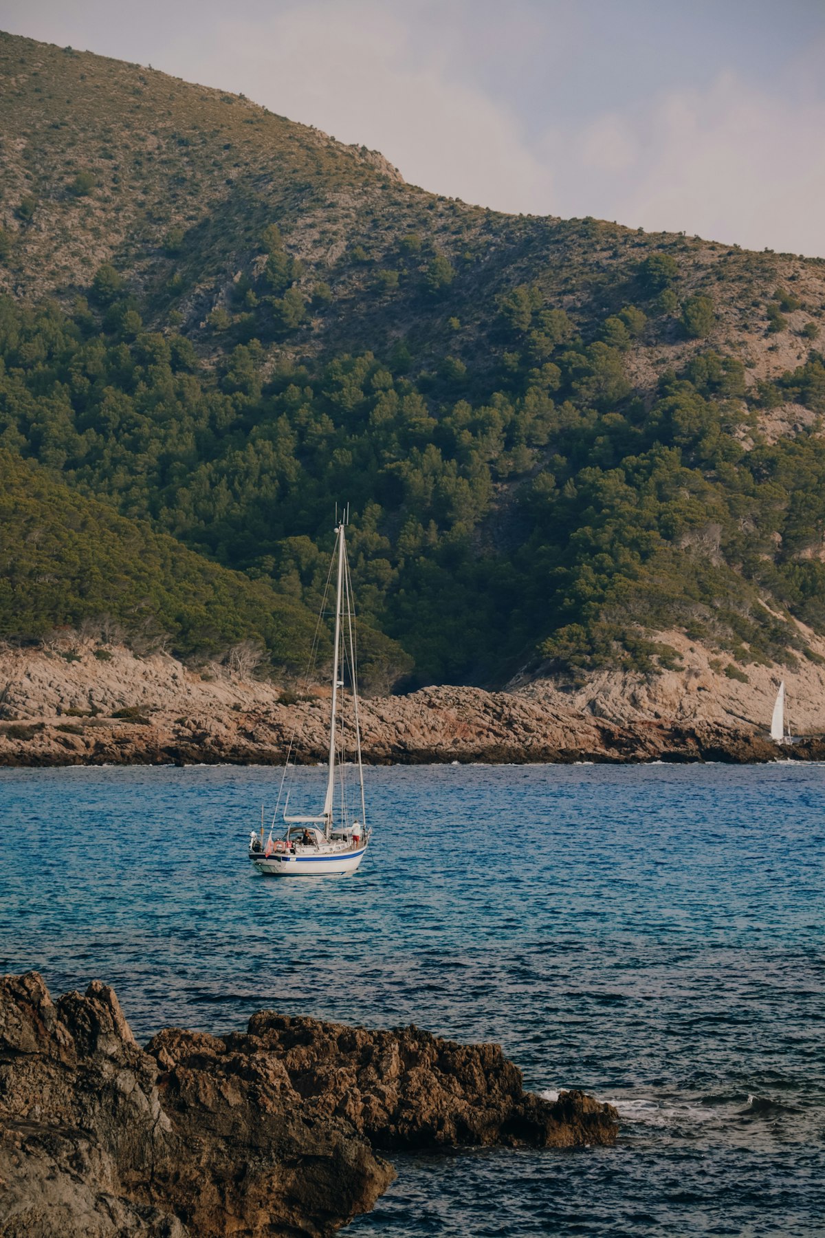 A sailboat off the northern coast of Mallorca