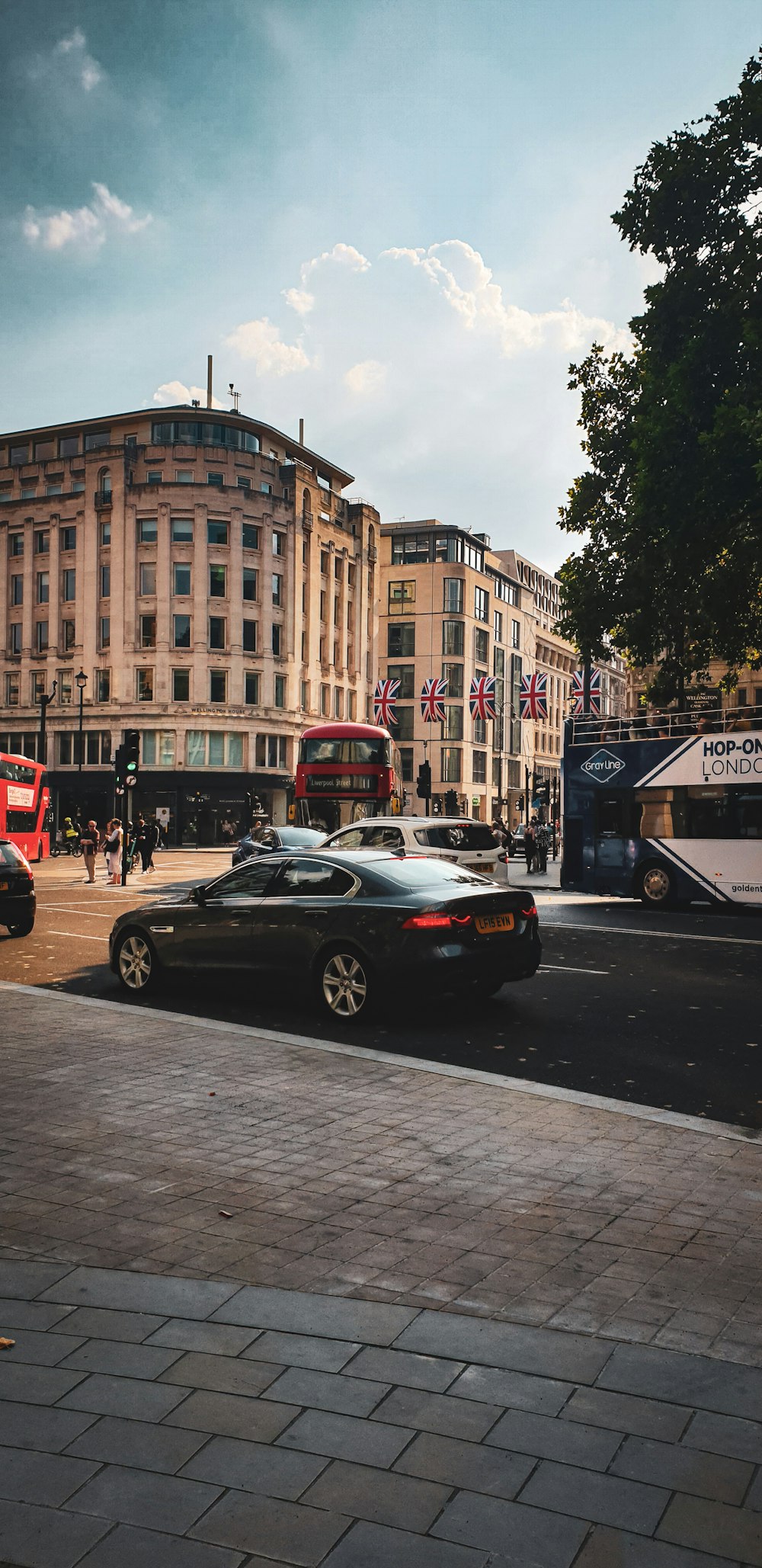 a city street filled with traffic next to tall buildings