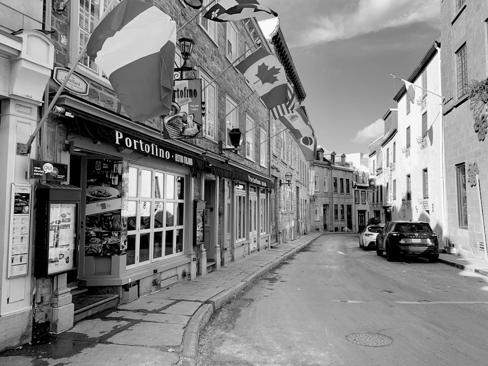 a black and white photo of a city street