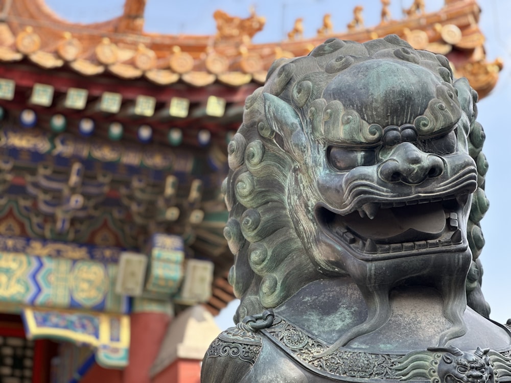 a statue of a lion in front of a building