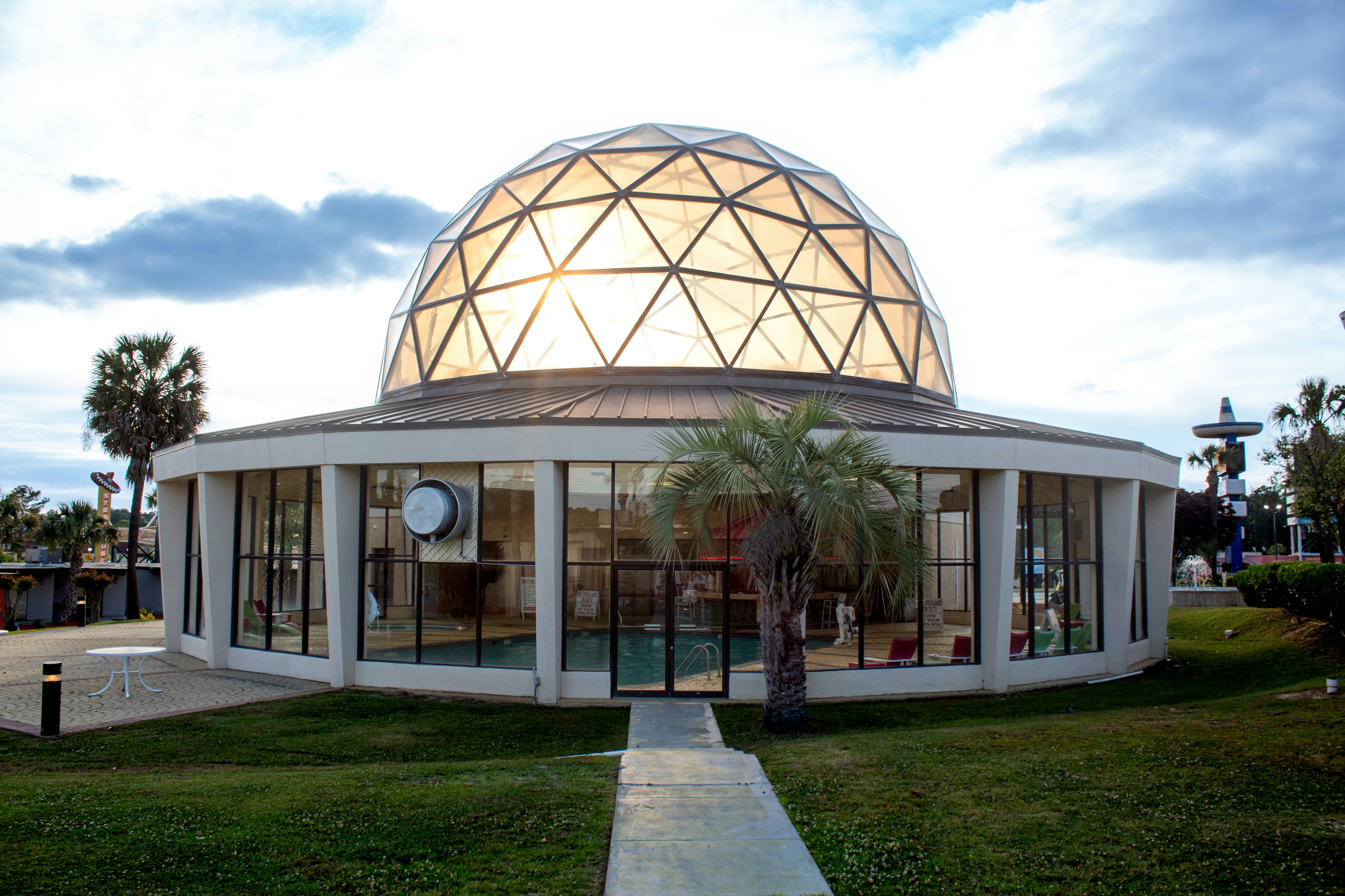 a building with a glass dome on top of it, The Pleasure dome at South of the Border Motor Inn in Dillon, SC. The South of the Border Motor Inn on I-95 in Dillon, SC offers travelers a wide variety of recently renovated rooms to choose from. From a standard economy room to 2 room King suites Pedro is sure to have something to suit your needs. South of the Border Motor Inn has a wide variety of rooms and suites available. The Pleasure Dome covers an indoor heated pool, sauna and locker rooms with showers for motel guests who choose to enjoy the “Pleasure Dome”. Pedro also provides an outdoor pool.