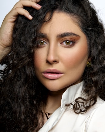 Side profile of a client with perfectly balanced and tinted eyebrows