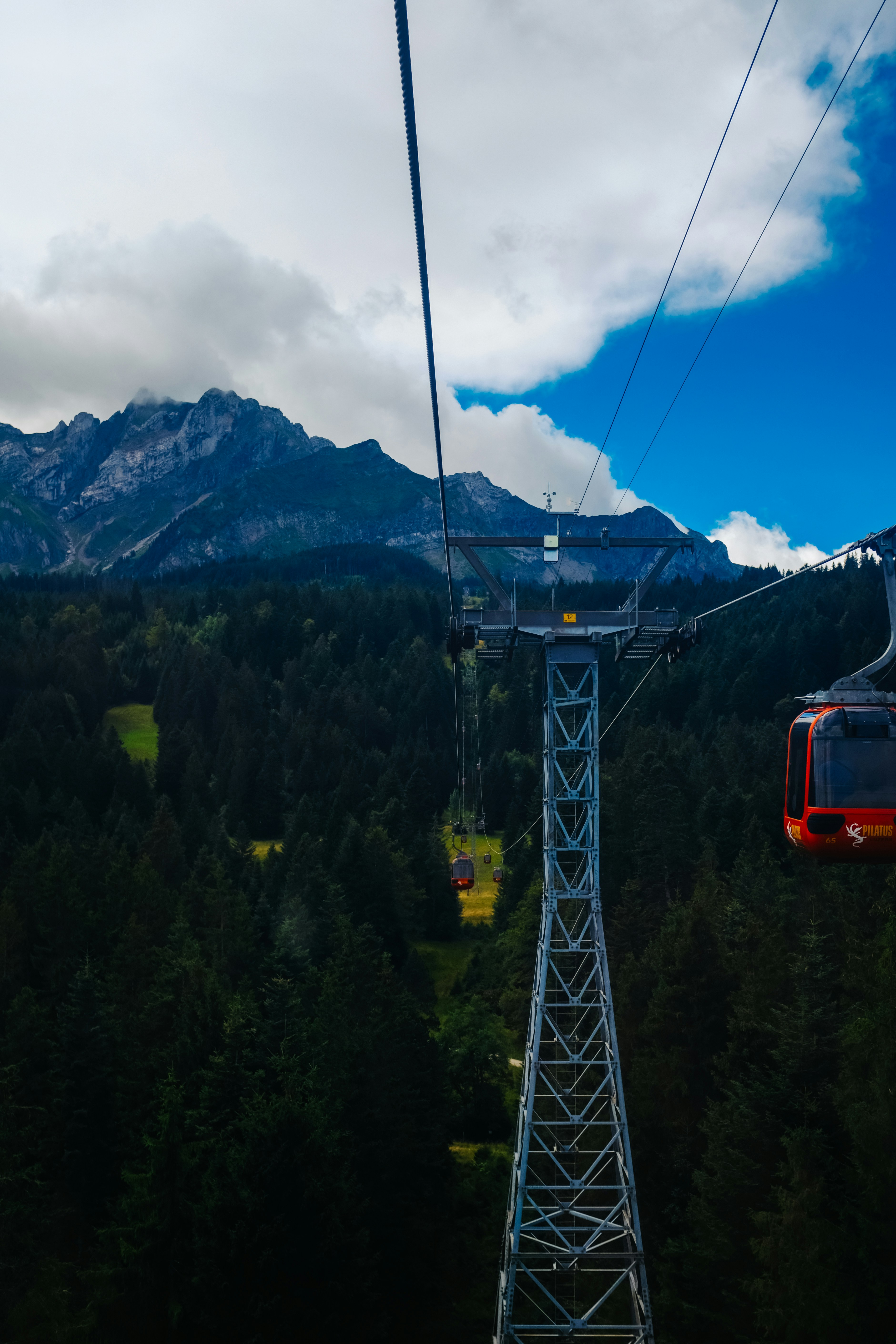 Photo by adrienolichon