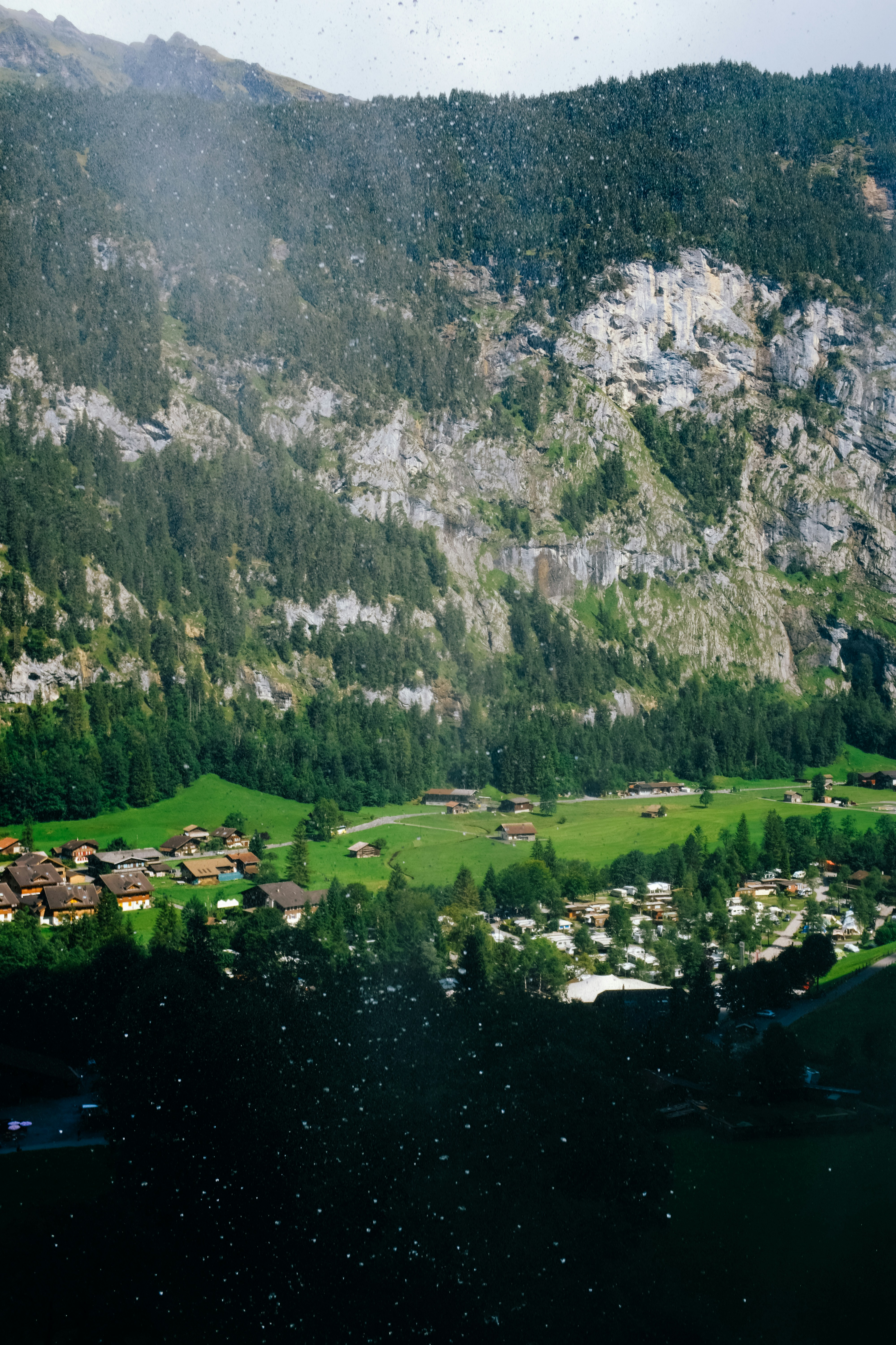 Photo by adrienolichon