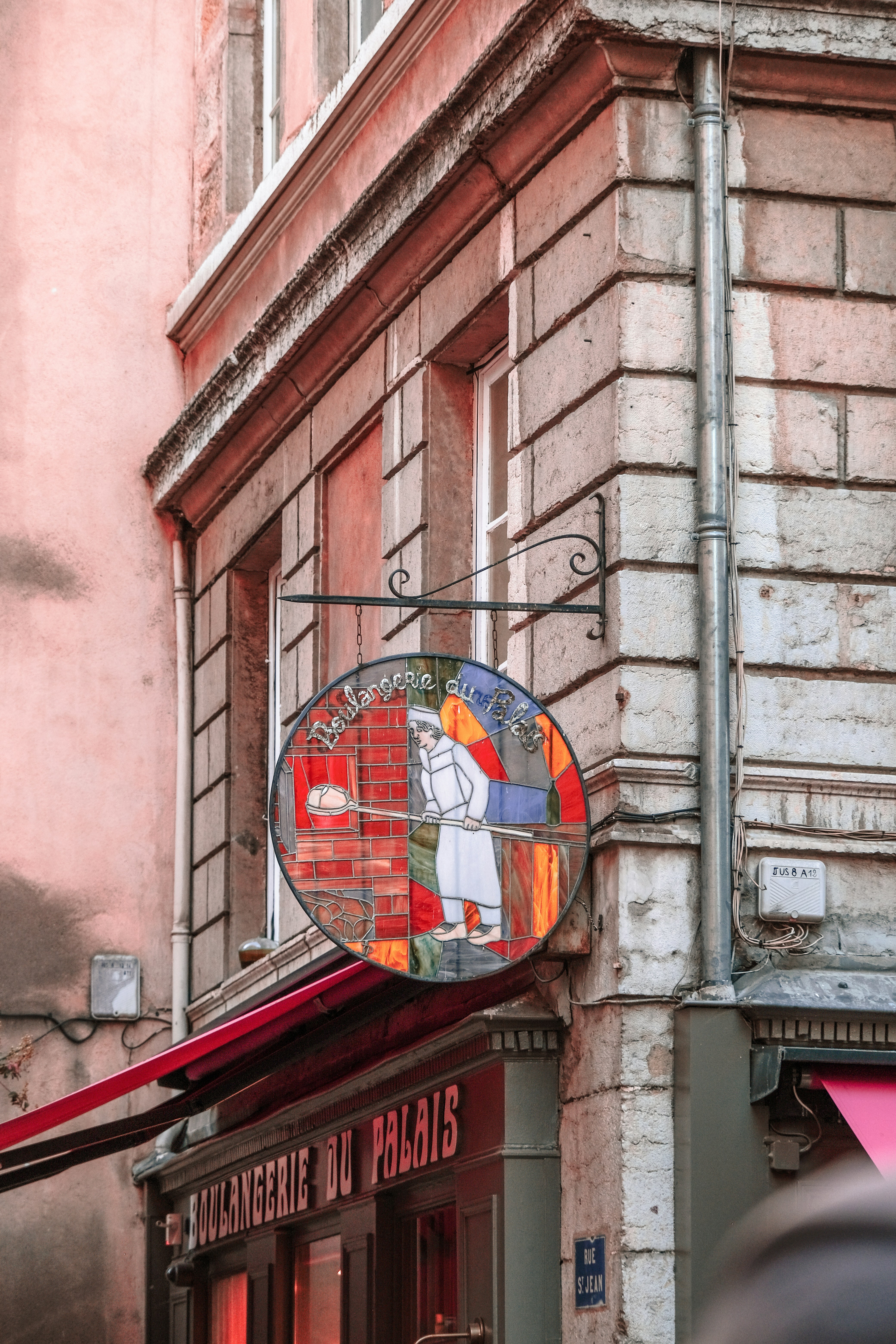 Delicious Custom Cakes & Pastries