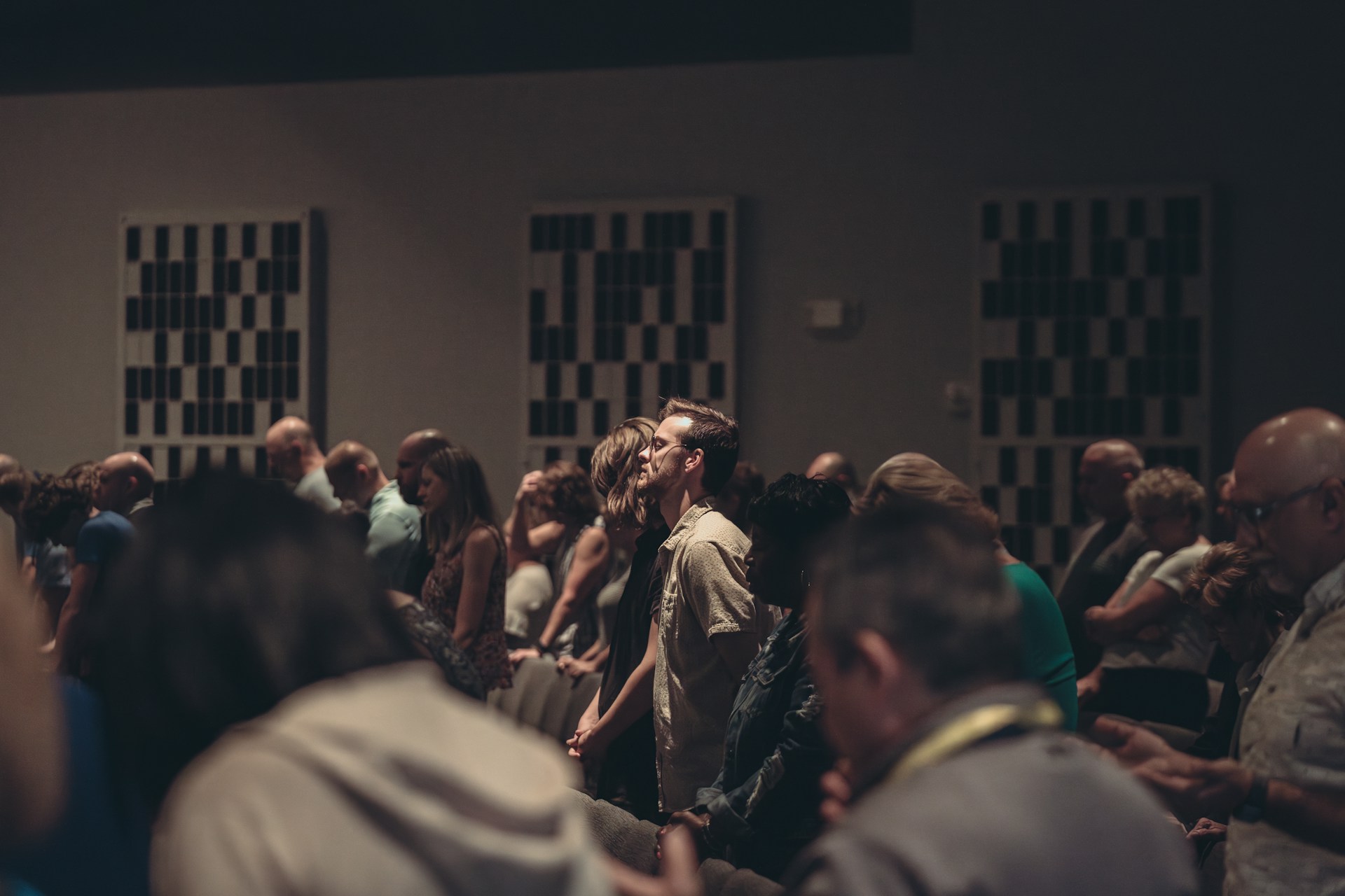 gray computer monitor