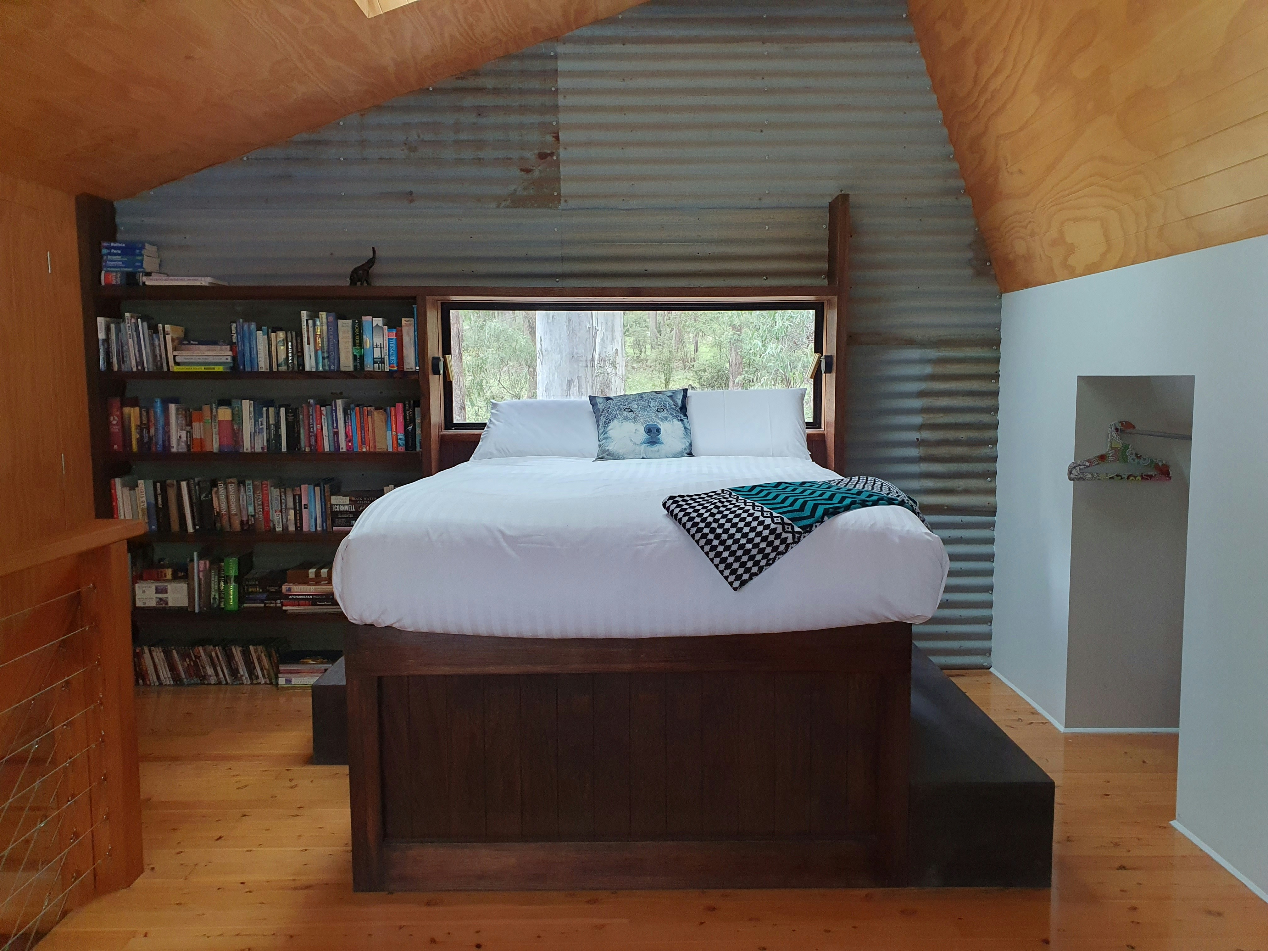 Farmhouse Wooden Platform Bed