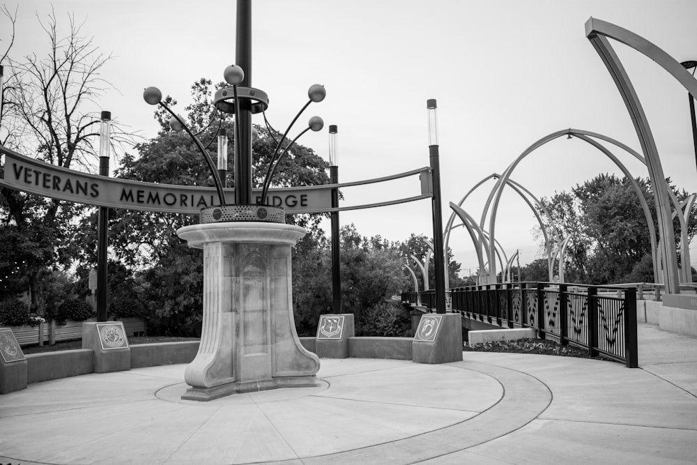 a black and white photo of a memorial bridge