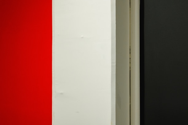 Bright, bold graphic illustrating the three-step process in vivid colors.