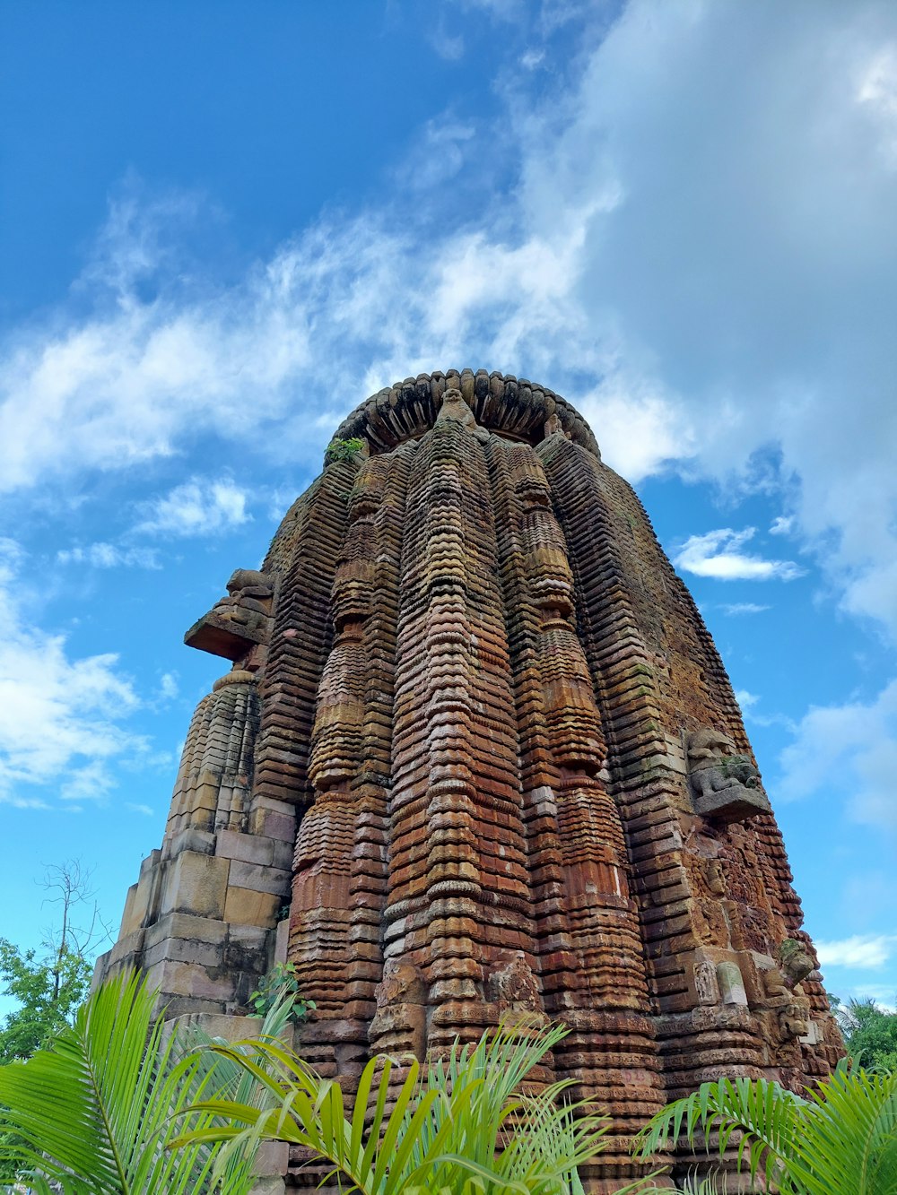 a very tall brick structure with a sky background