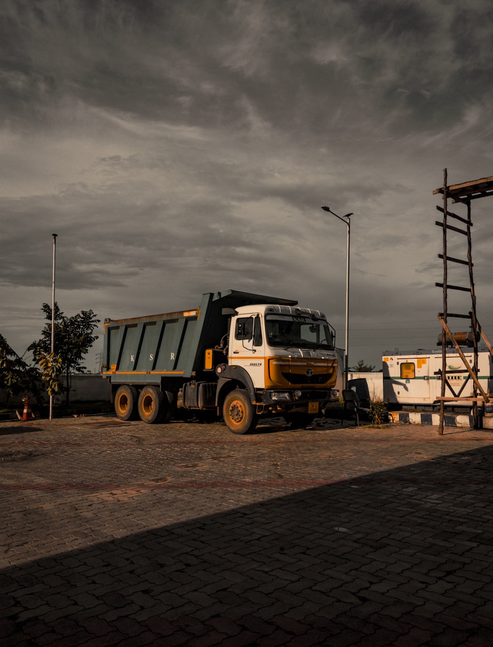 tata-motors-share-price-today