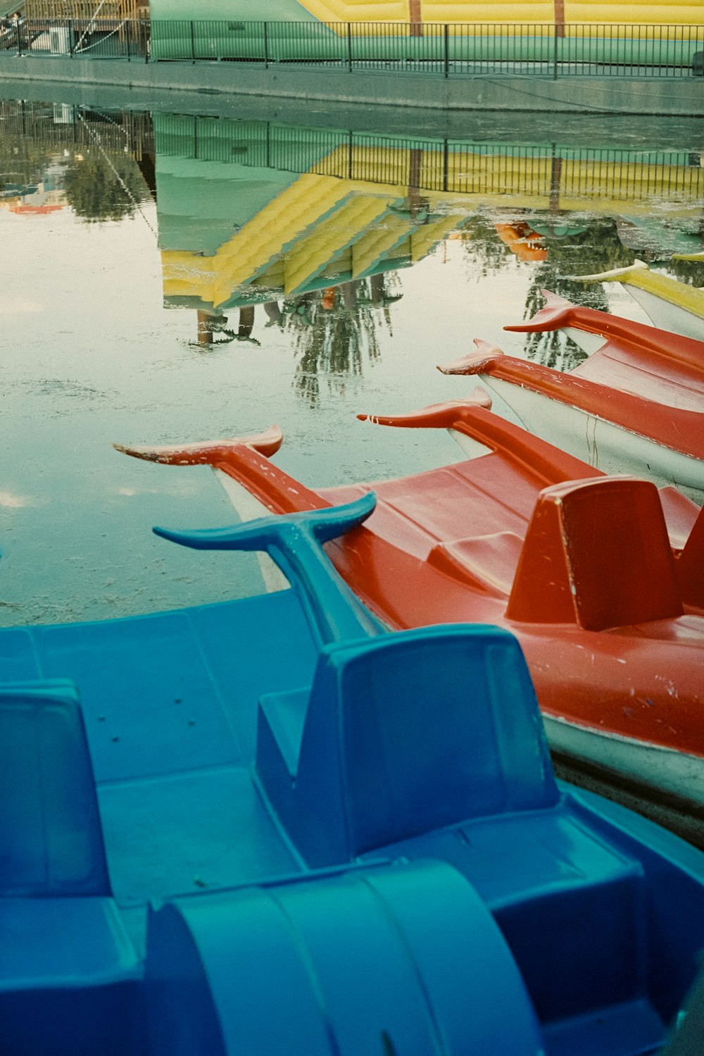 a row of red and blue boats sitting next to each other