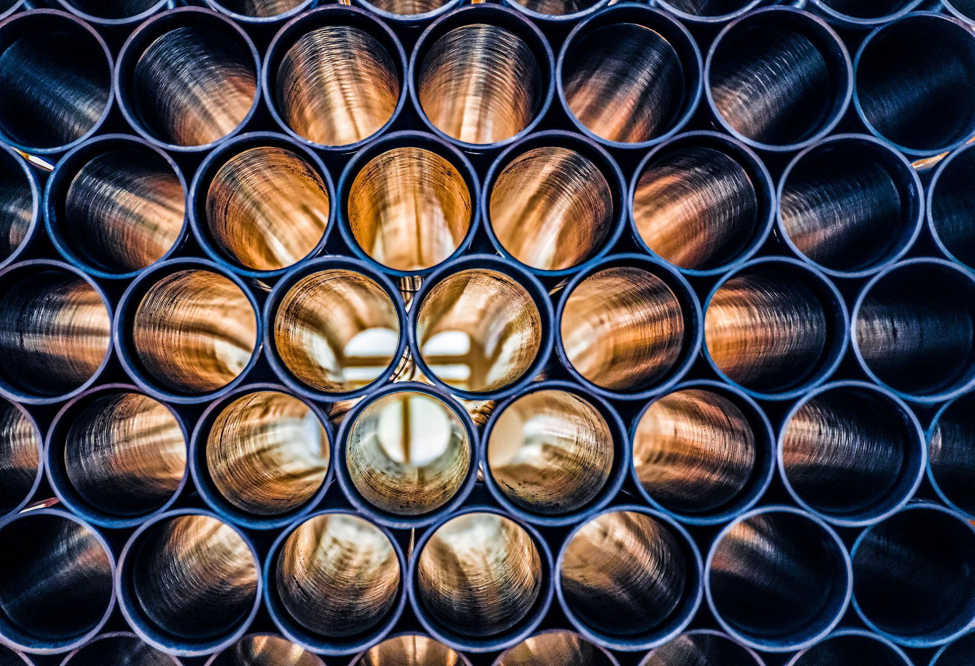 a bunch of metal pipes that are stacked together