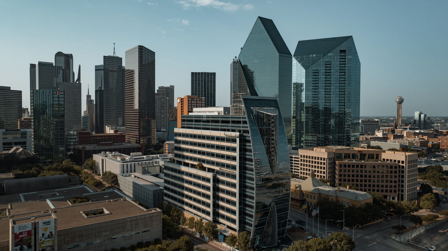 Dallas skyline and downtown business district for Dallas sales consulting