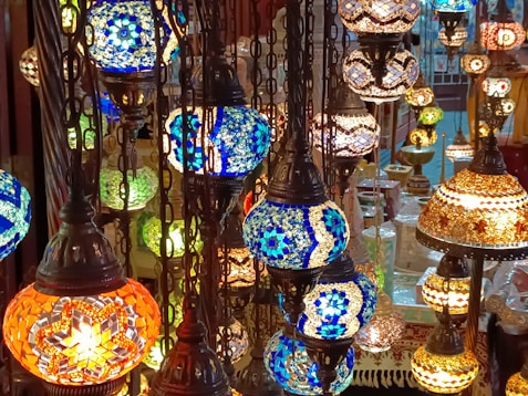 a bunch of lights that are hanging in a room