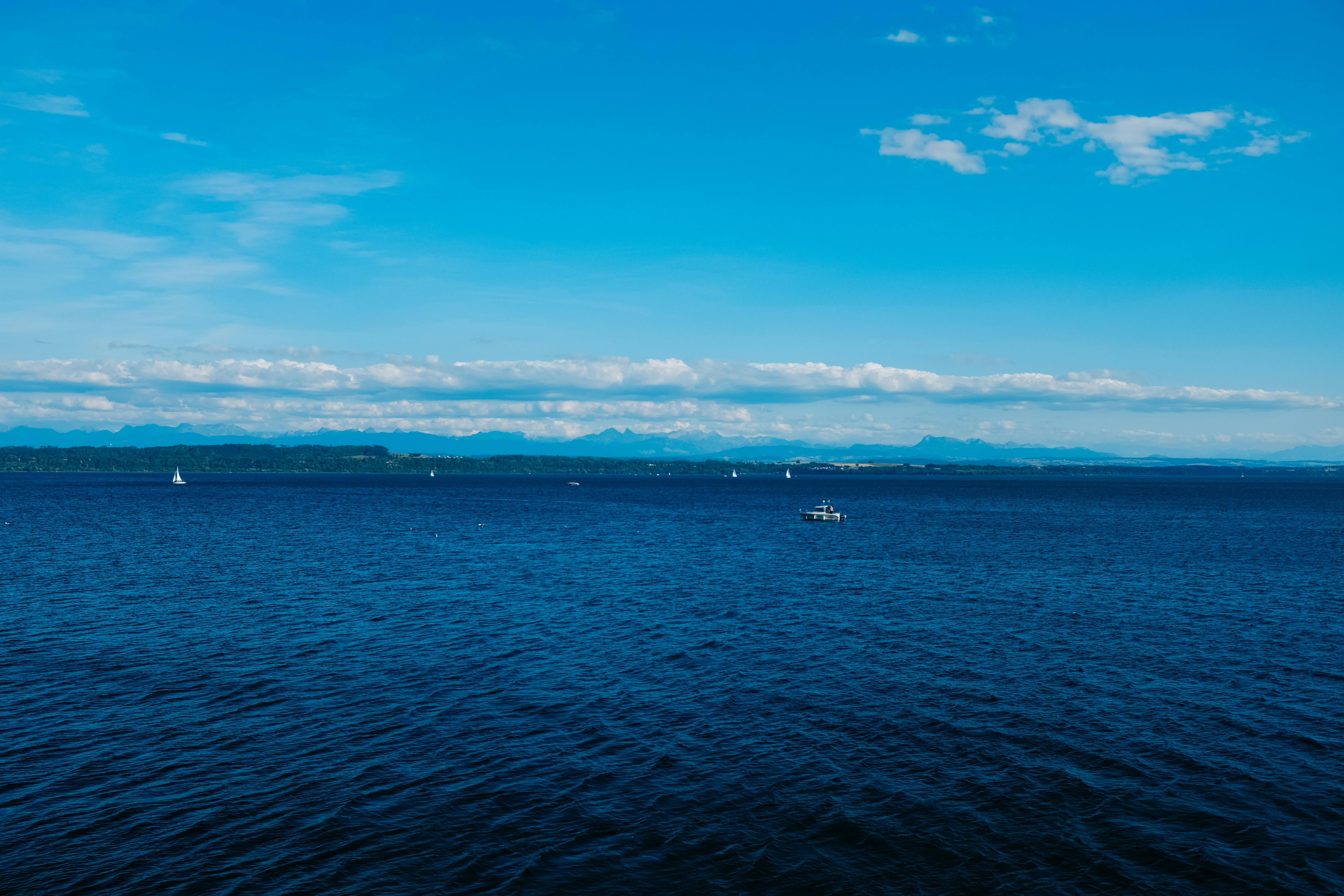 Photo by adrienolichon