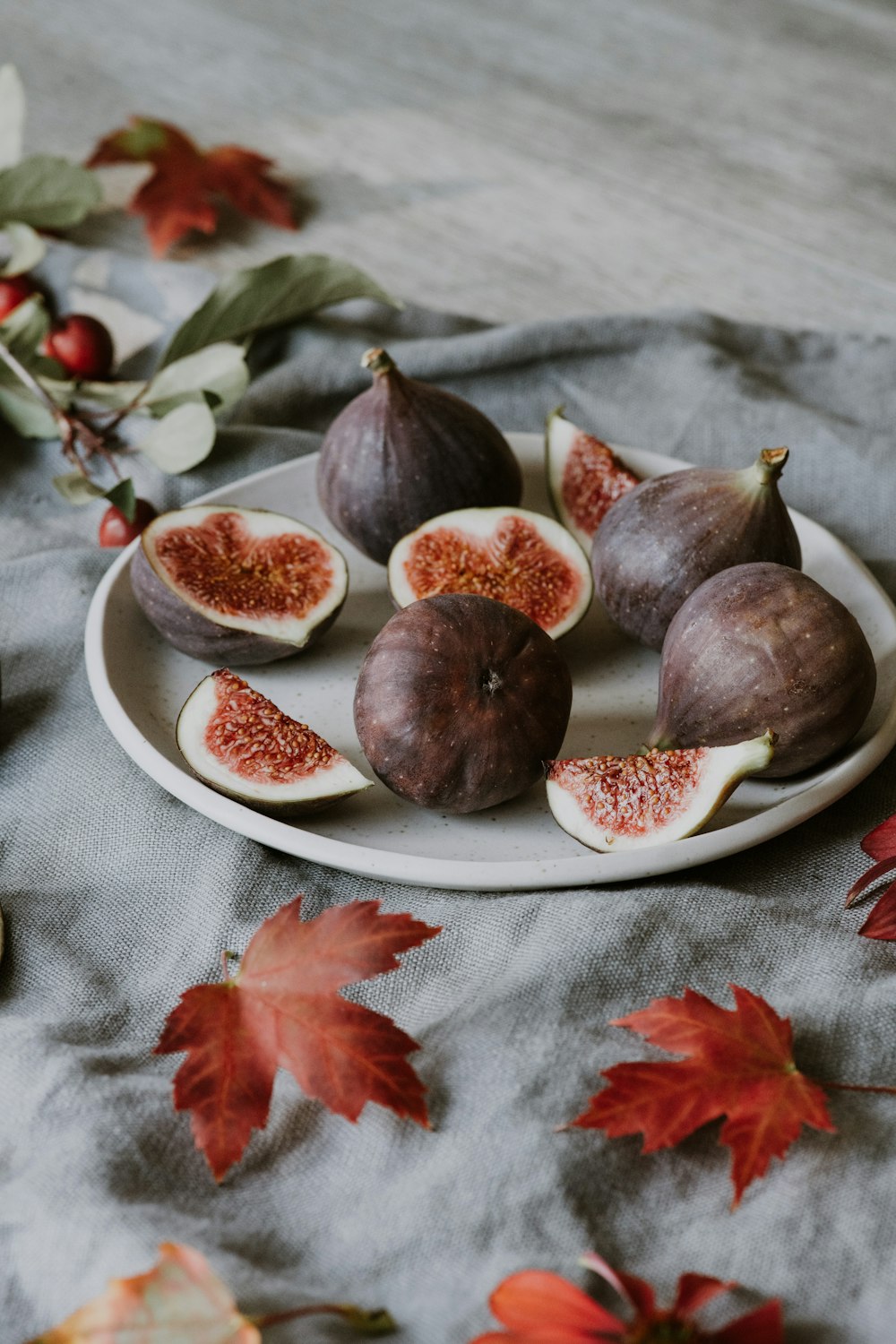 figs and leaves on a plate on a table