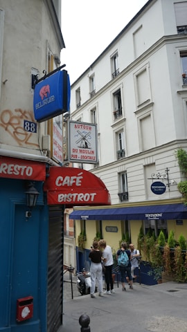 A visual of a Google Business profile page tailored for a local Douai hotel with customer reviews.