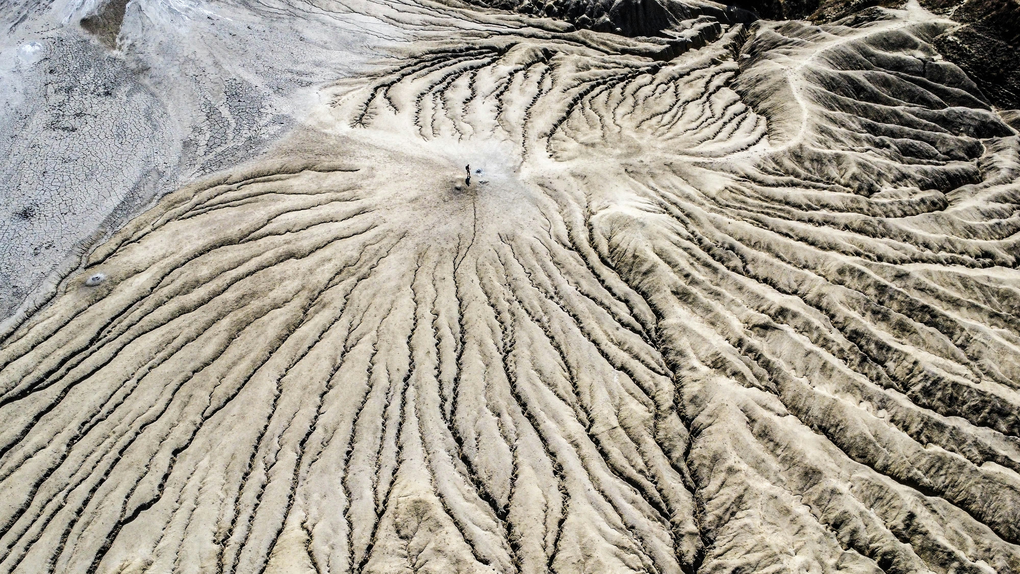 An aerial view of a mountain range with snow on the ground photo – Free ...