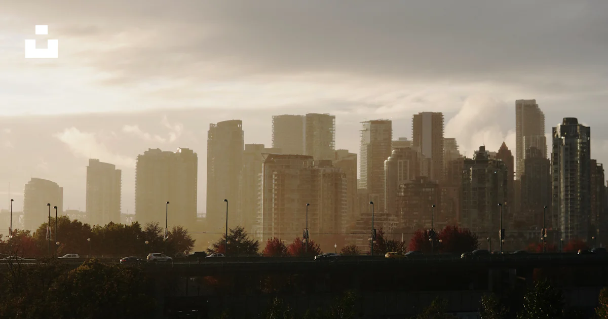 A view of a city from a distance photo – Free Canada Image on Unsplash