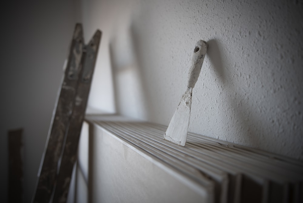 a pair of skis leaning against a white wall