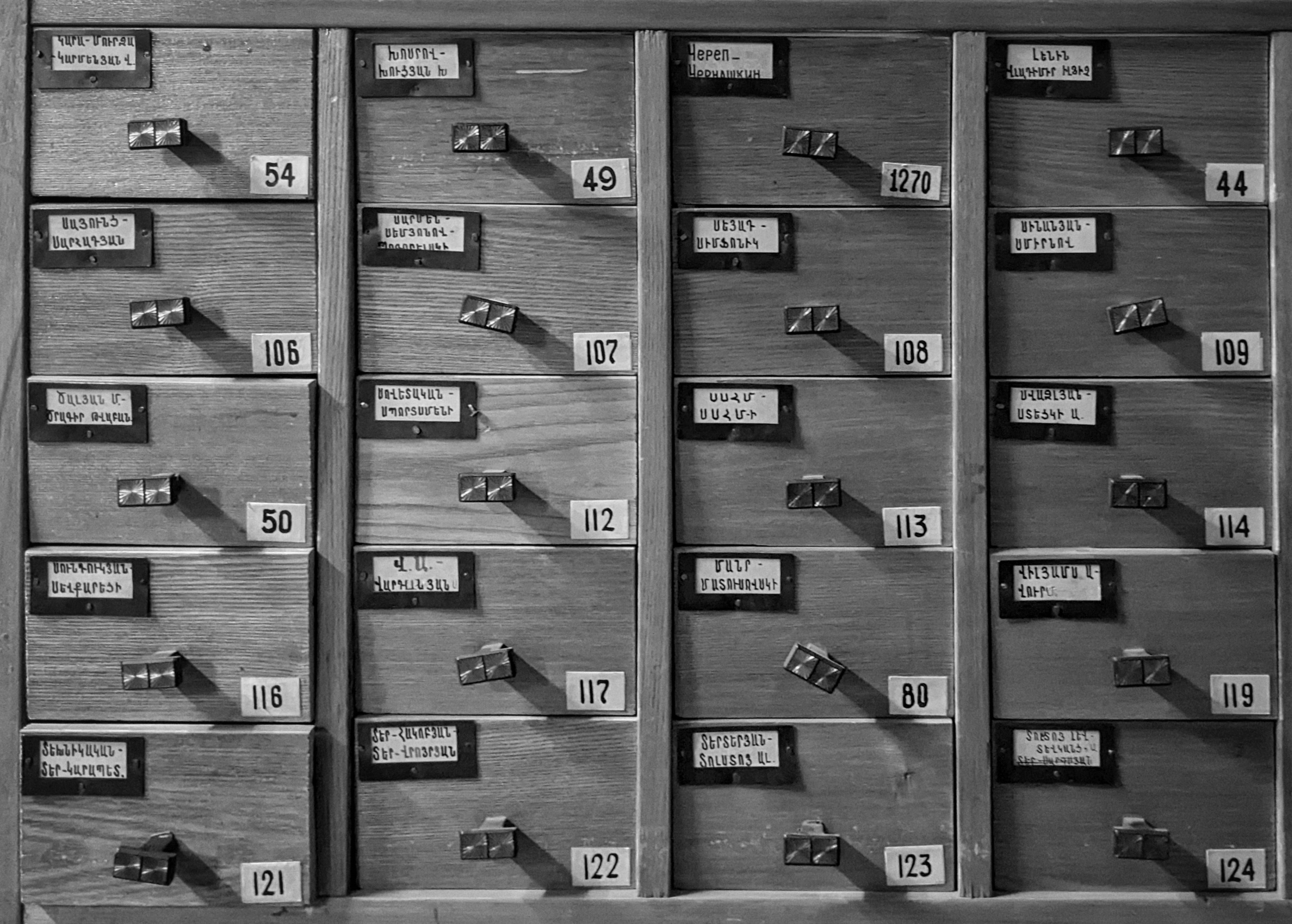 photo-1695889089351-5629cb73251c?ixid=M3wxMjA3fDB8MXxzZWFyY2h8MTd8fGVsaXhpciUyMHJhZGlhbmNlJTIwc2VydW0lMjBvcmRlcnxlbnwwfHx8fDE3MDI1NzIwODN8MA\u0026ixlib=rb-4.0.3