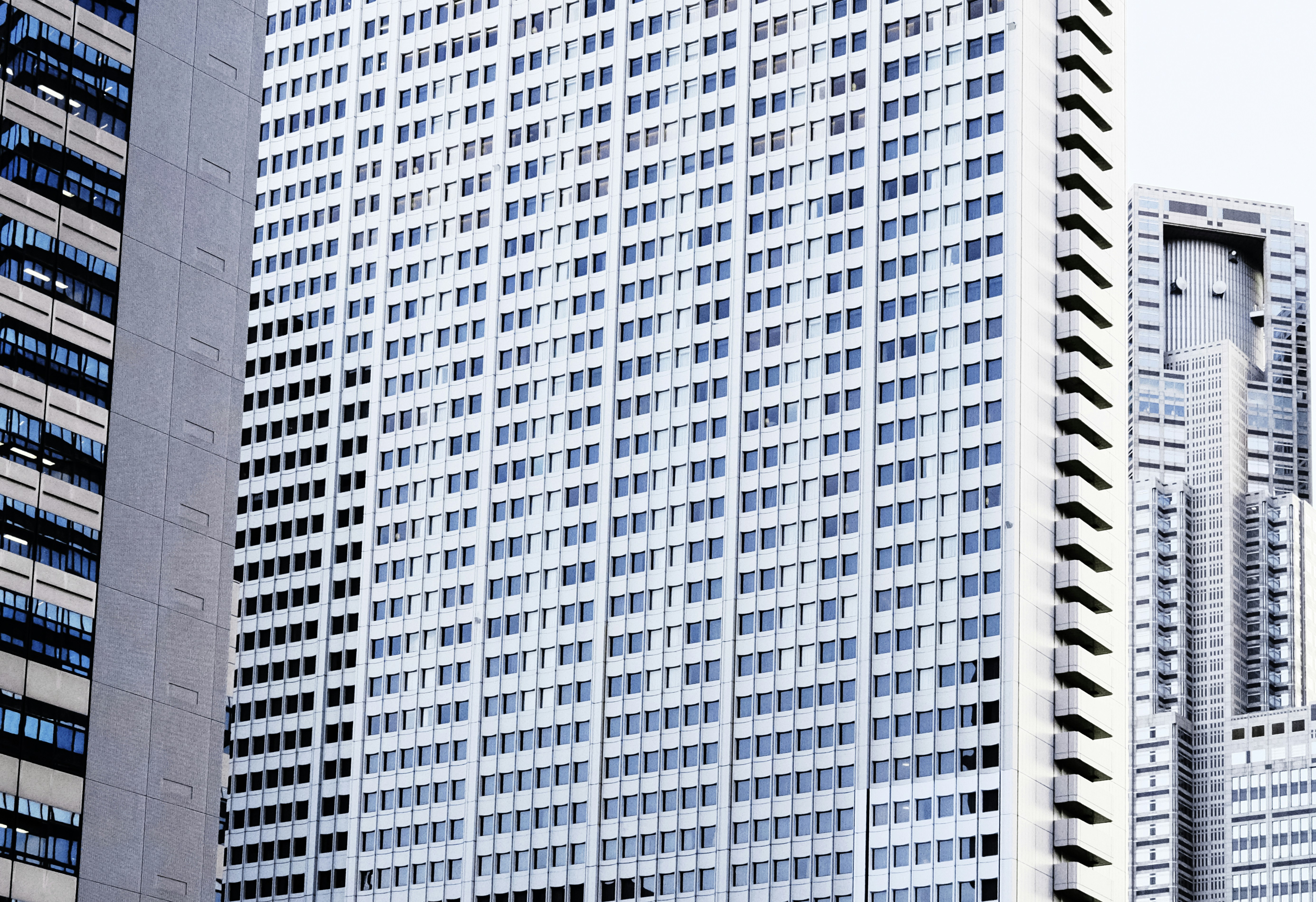 a very tall building next to other tall buildings