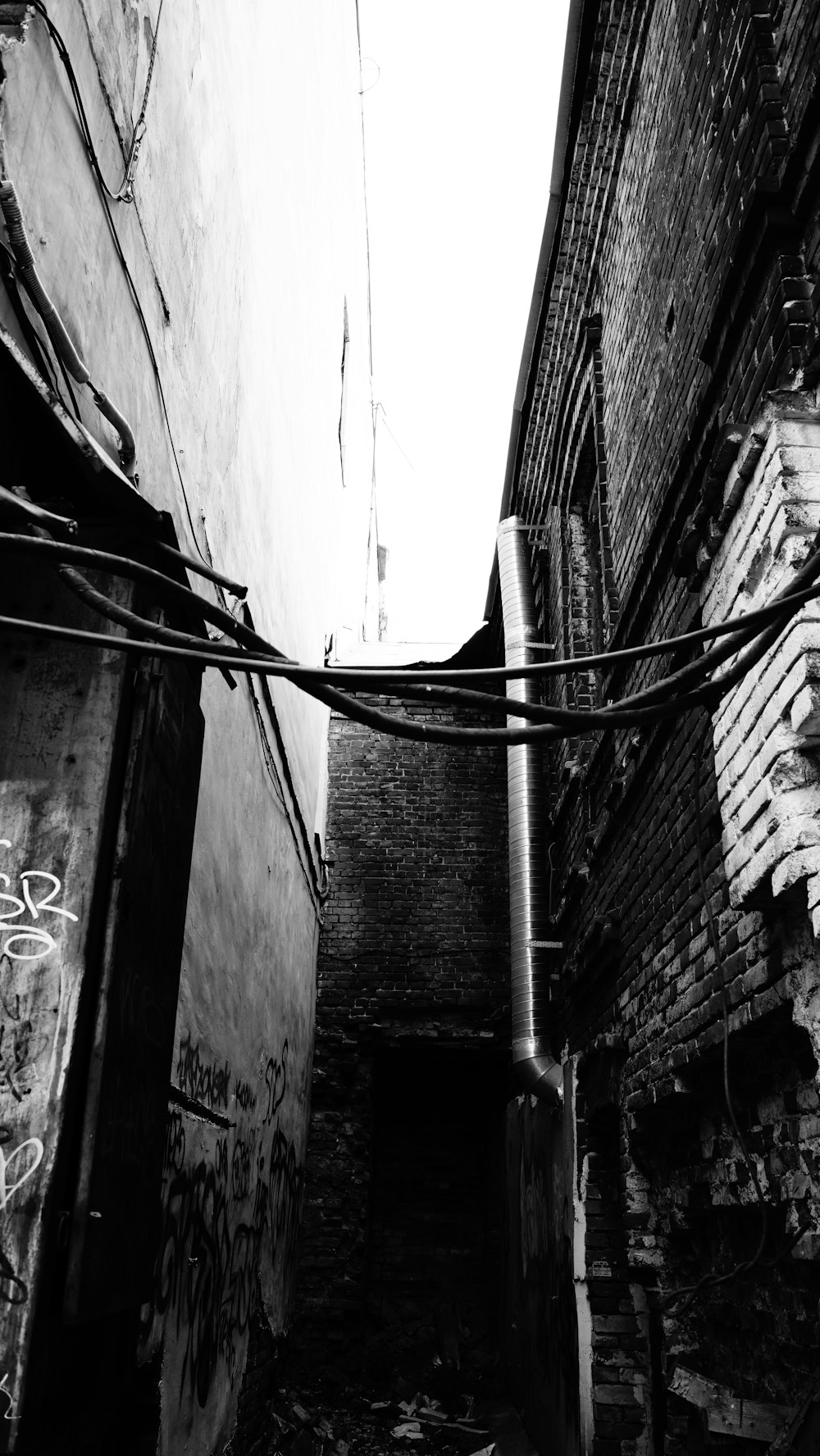 a black and white photo of a narrow alleyway