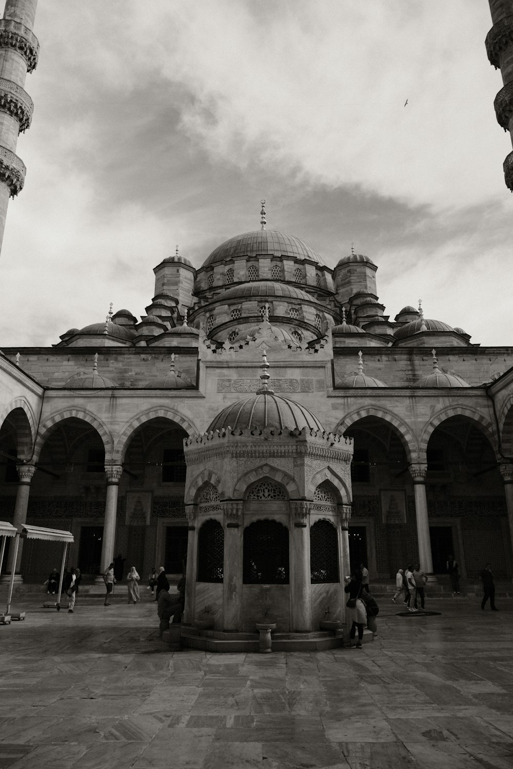 a black and white photo of a large building