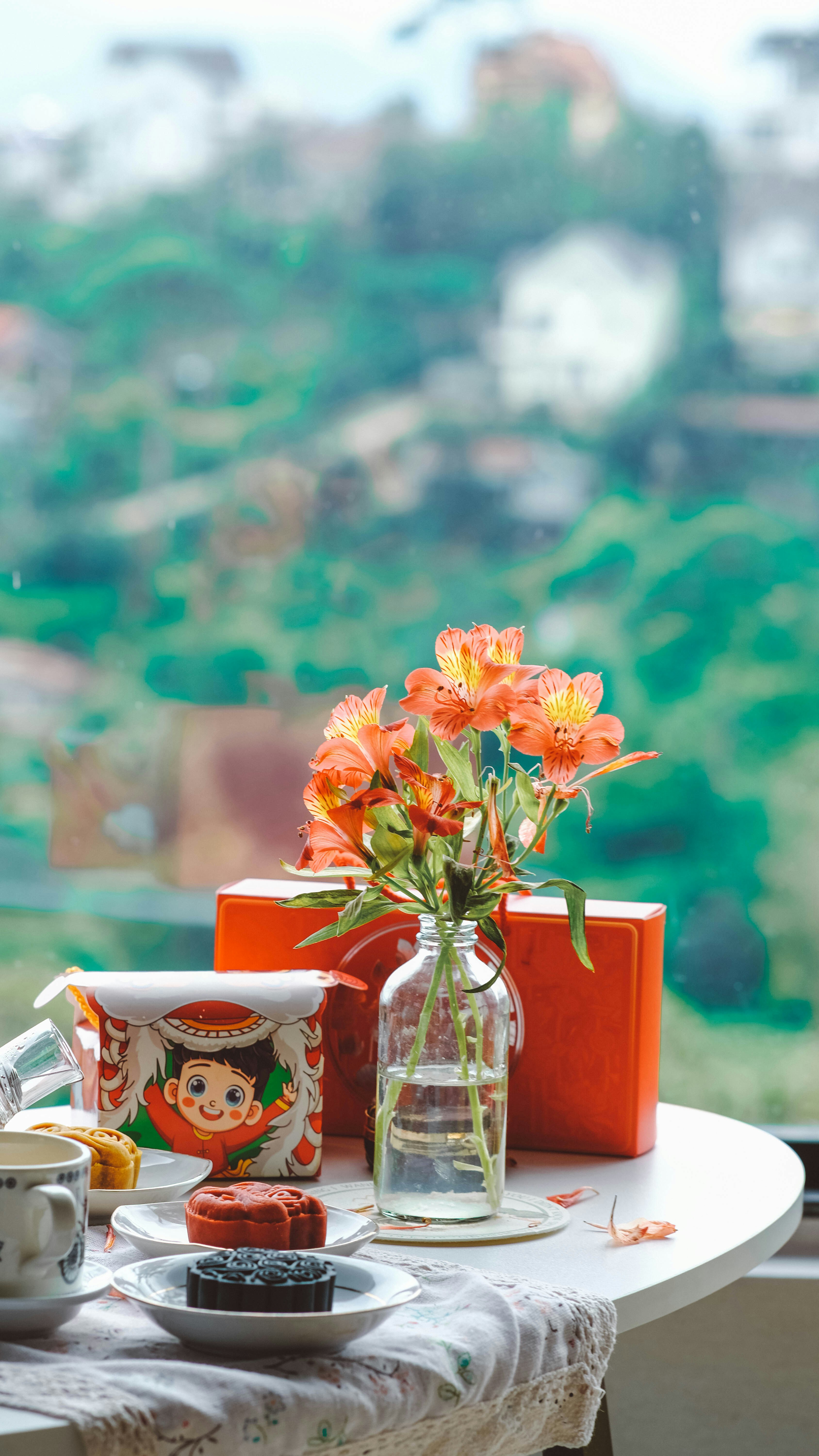 A vase of flowers sitting on top of a table photo – Free Food Image on ...