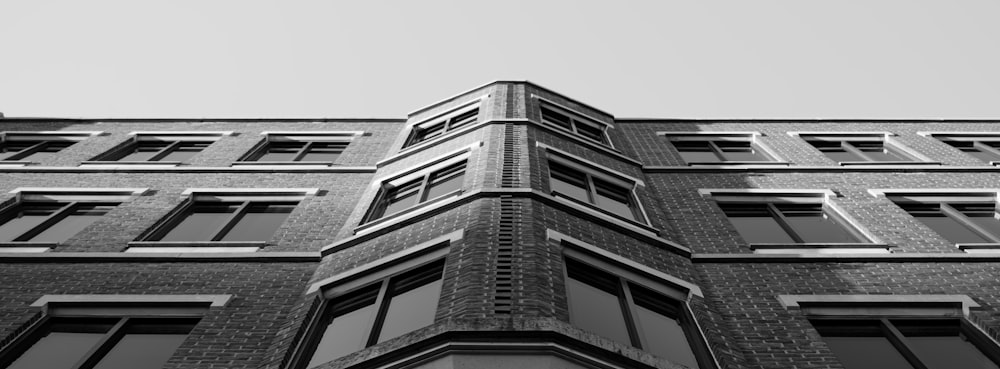 a black and white photo of a tall building