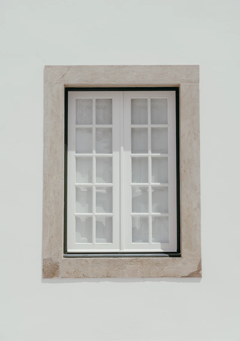 Clean window frame lines