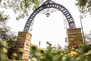 the entrance to the university of southern california