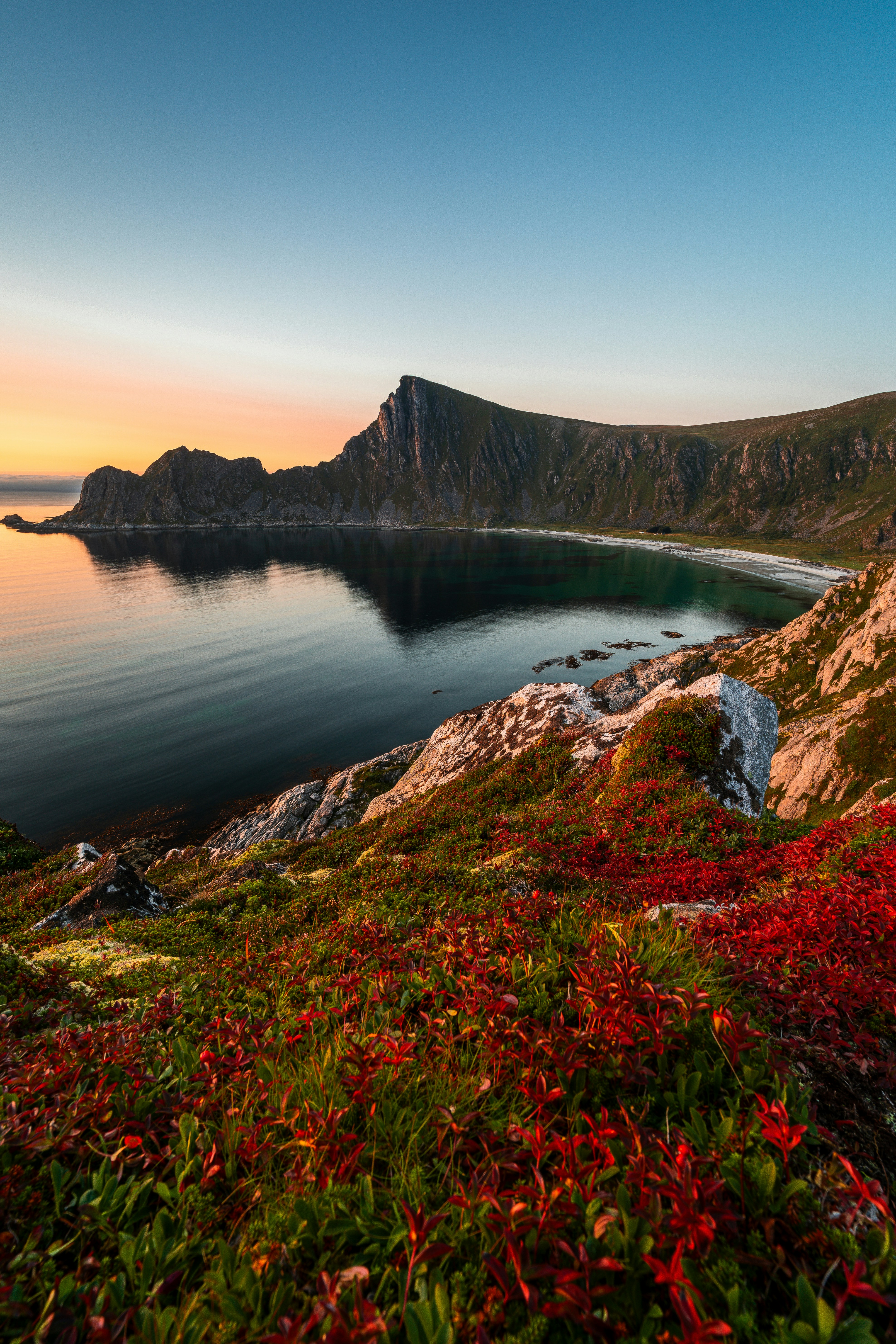 great photo recipe,how to photograph a view of a body of water with a mountain in the background