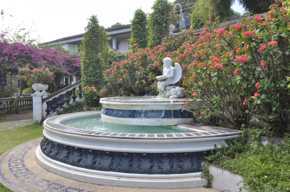 a fountain in the middle of a garden