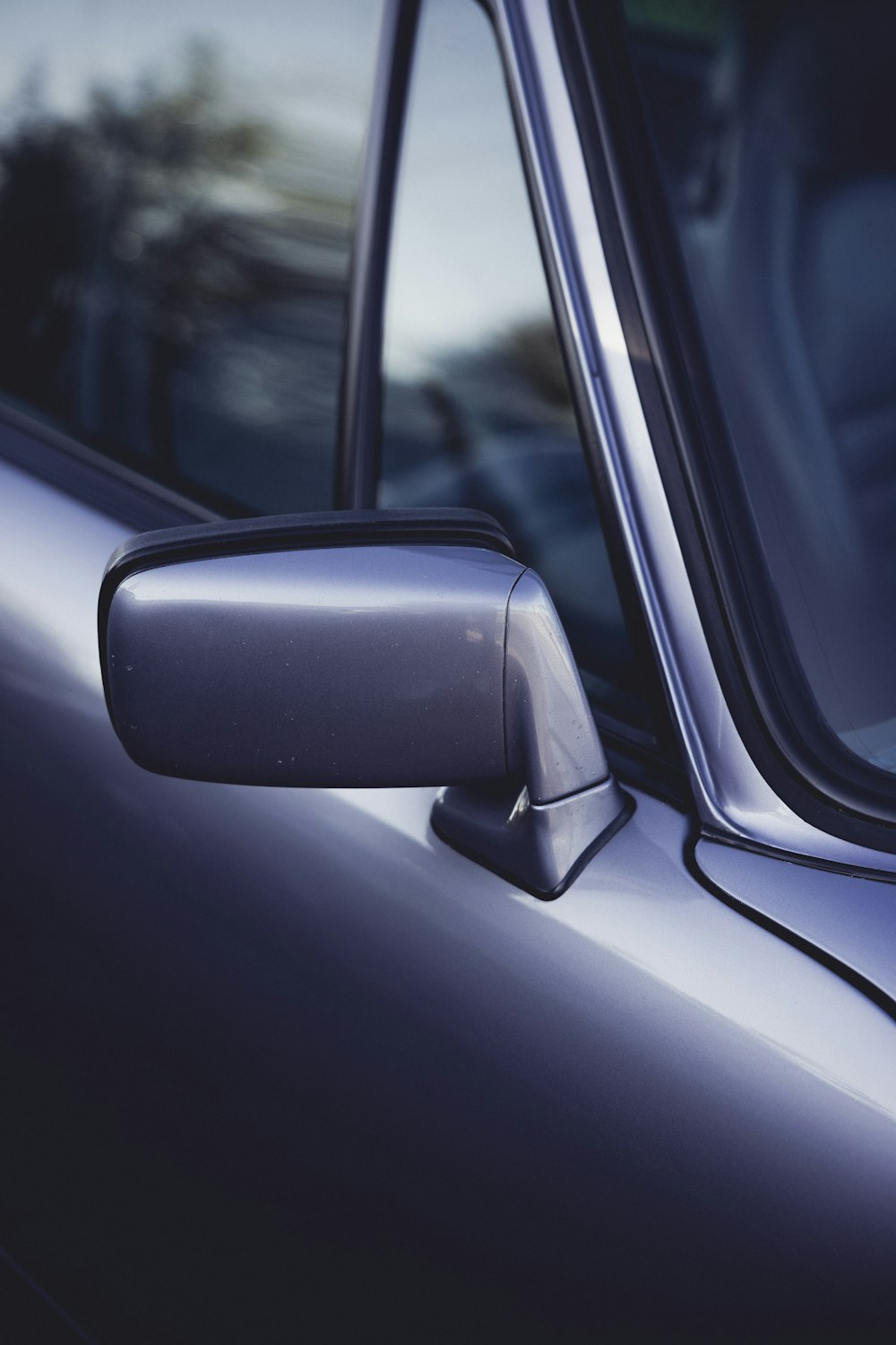 a close up of a car's side view mirror