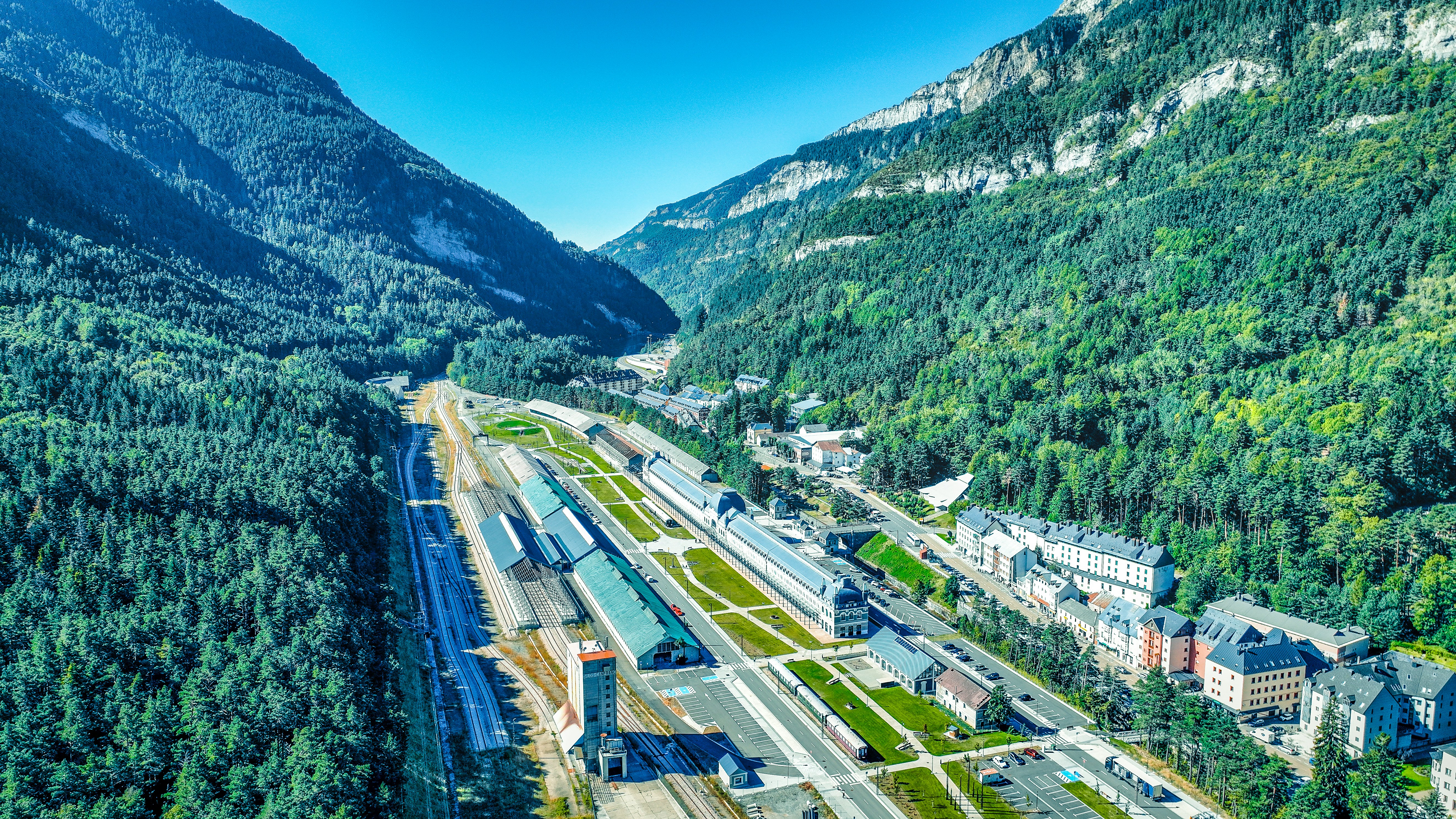 Tanggula Railway Station: The Pinnacle of Railway Engineering at 5,068 Meters