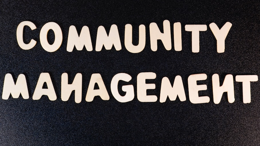 a close up of a sign that says community management