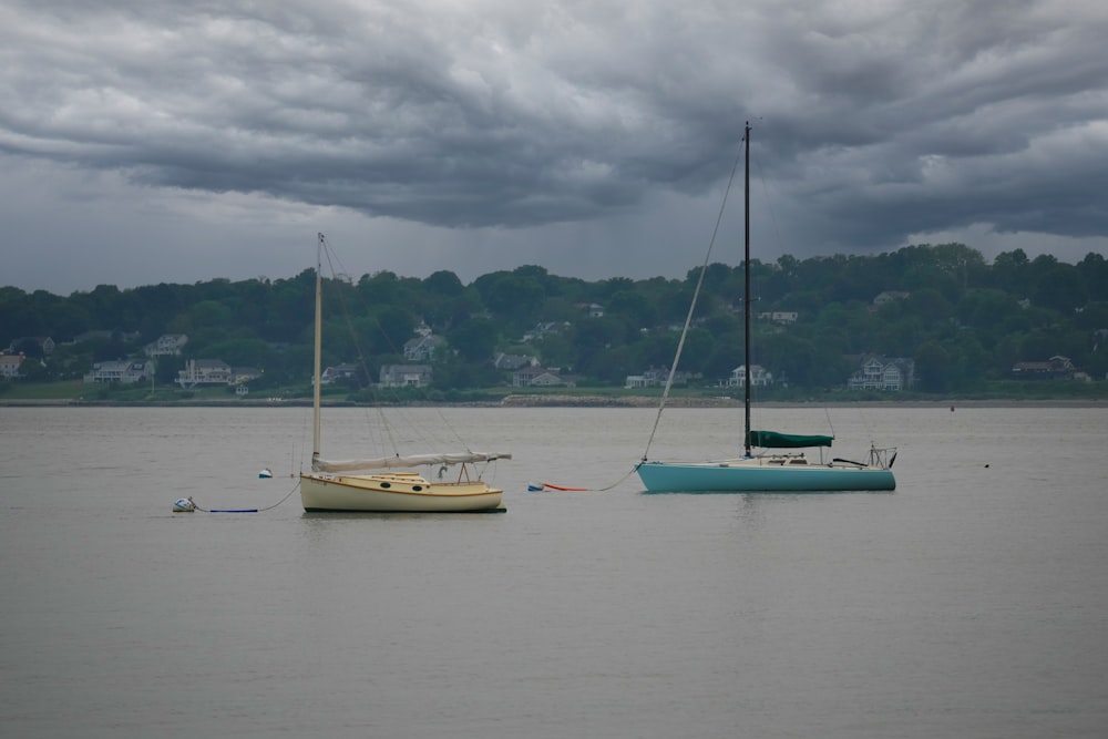 a couple of boats floating on top of a lake