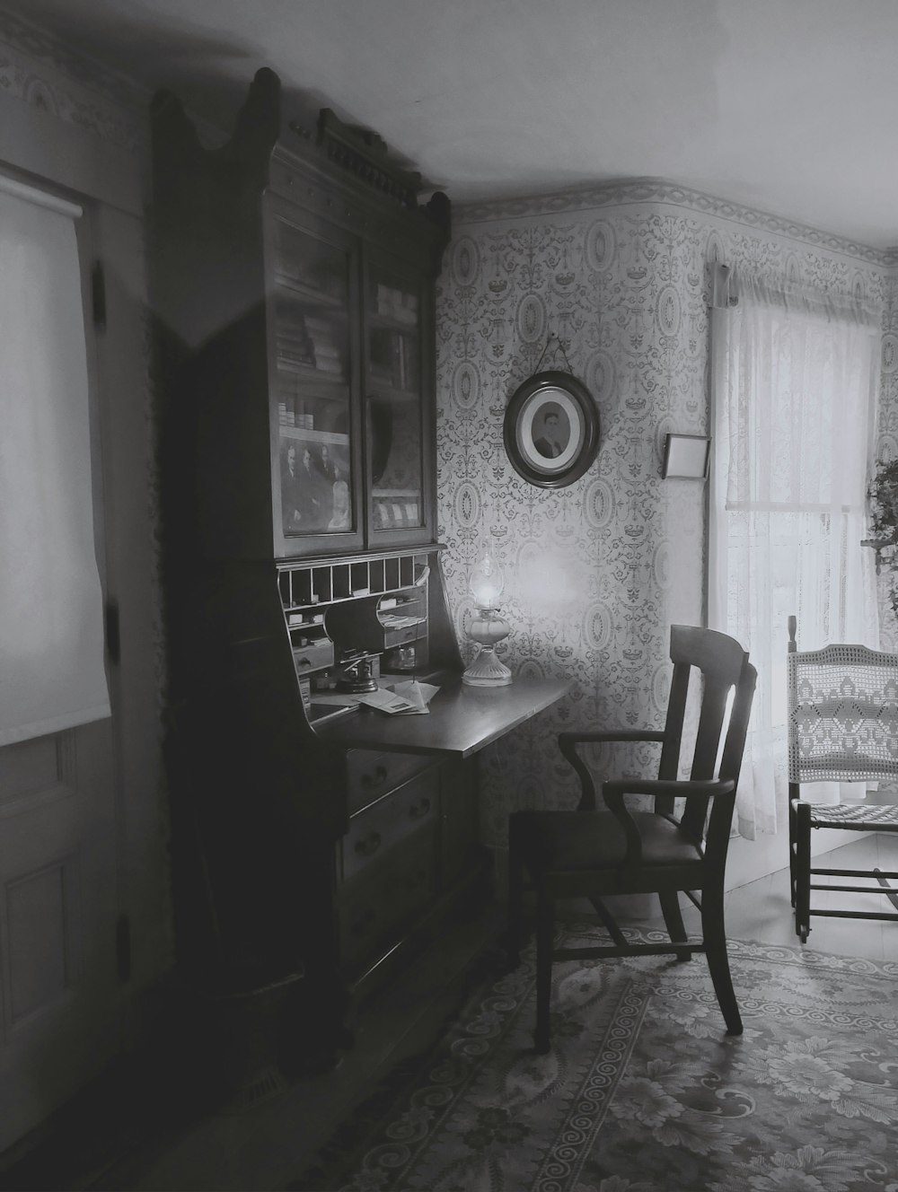 a black and white photo of a living room