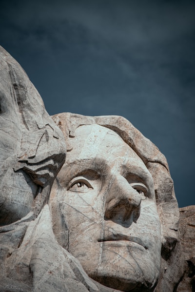 a close up of a statue of abraham lincoln
