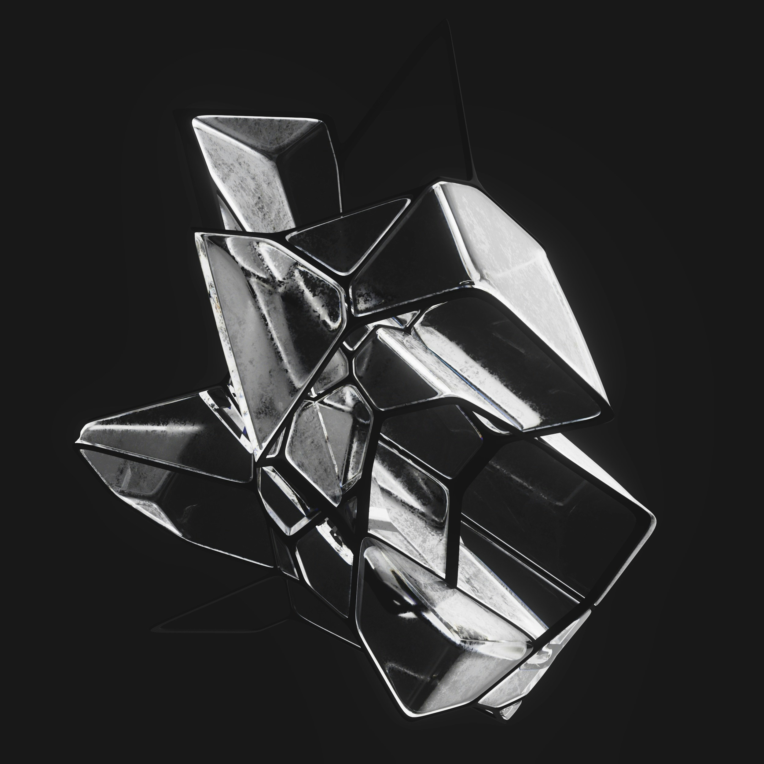 Sculpture abstraite en obsidienne noire avec des facettes géométriques reflétant la lumière