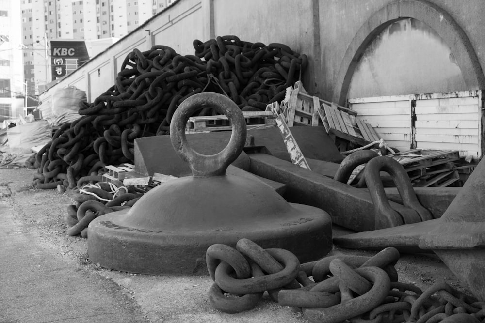 a black and white photo of a pile of chains