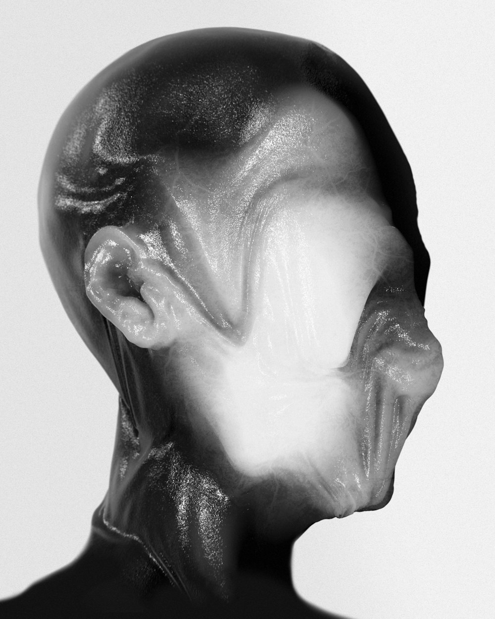 uma foto em preto e branco da cabeça de um homem