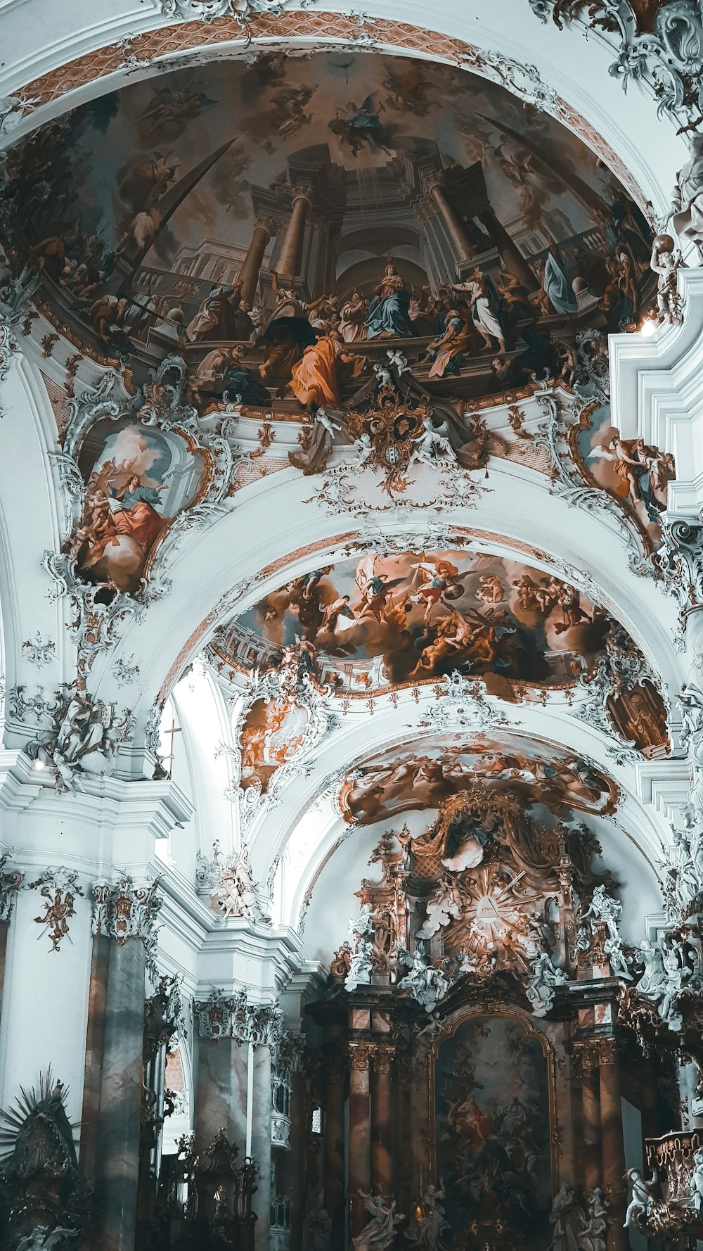 the ceiling of a church with a painting on it