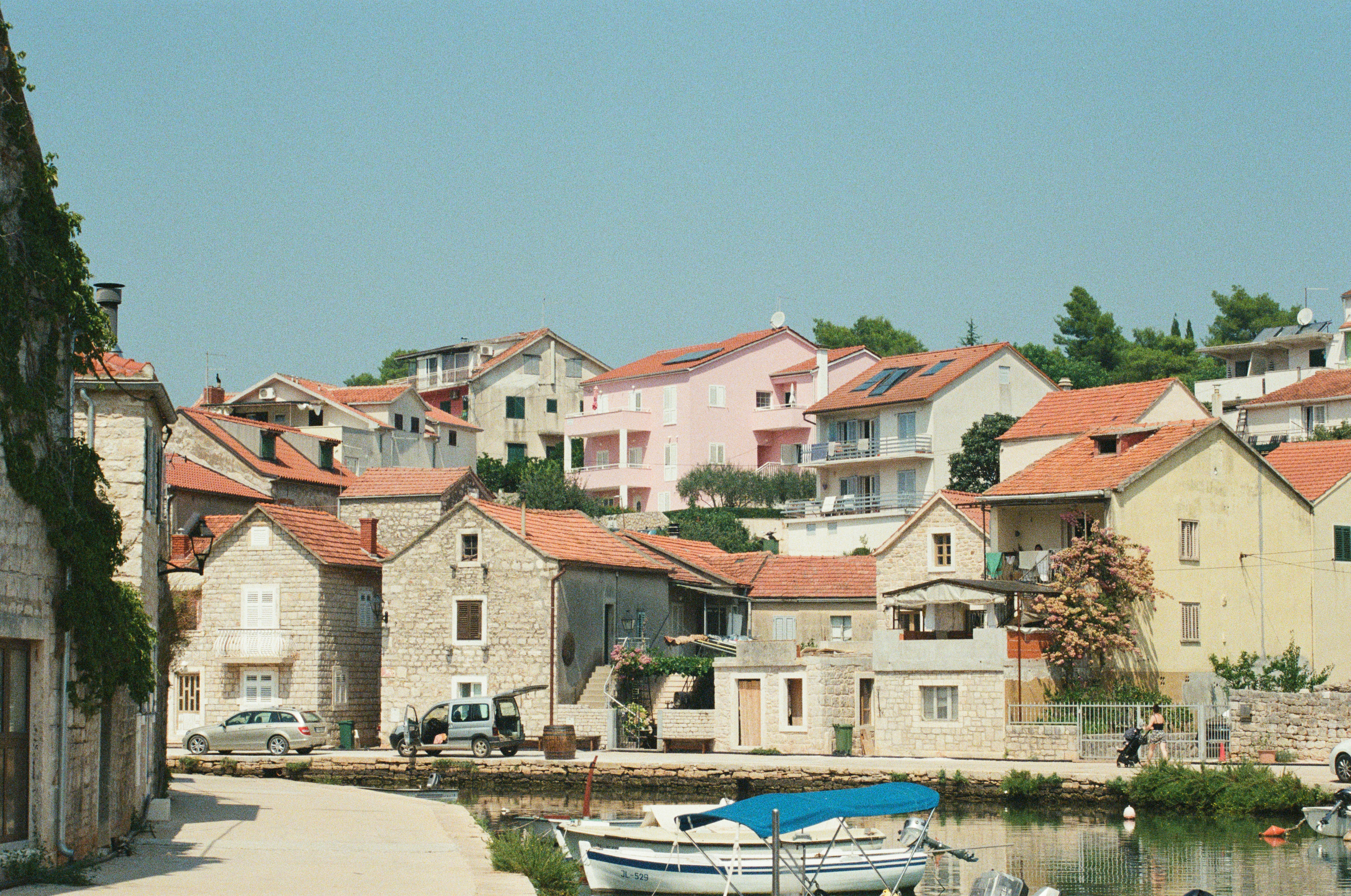 a row of houses next to a body of water, 