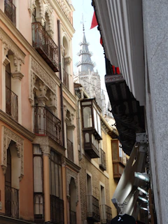 A lively street view of Córdoba, reflecting the local spirit that inspira Punto Cero.