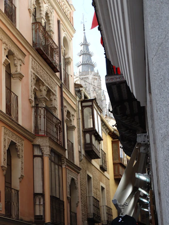 A vibrant street view of Córdoba city showcasing small businesses and lively community life.