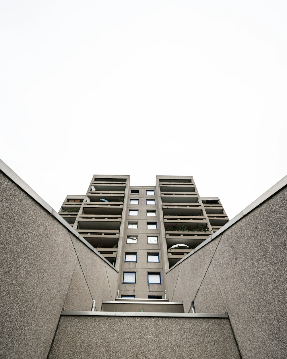 a very tall building with a sky background