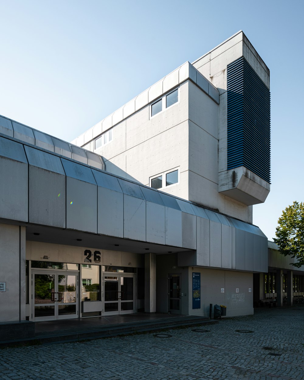 a building that has a lot of windows on it